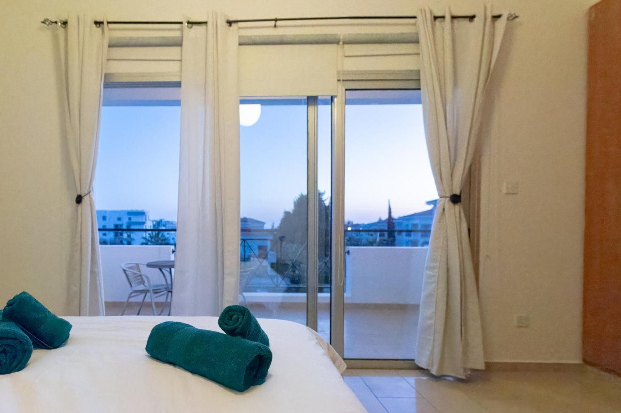 Nefeli Blue-Horizon 2B, Pool, Suites, Big Balconies Πάφος Εξωτερικό φωτογραφία